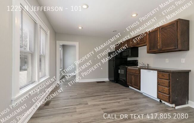 1225 N JEFFERSON