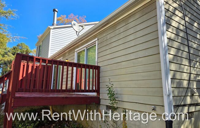 WOW!!! GORGEOUS DUPLEX / GREAT ROOMMATE FLOORPLAN / UPGRADES / GREAT LOCATION / PRIVATE YARD