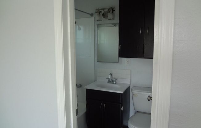 1 bed, 1 bath, $1,650, Unit F