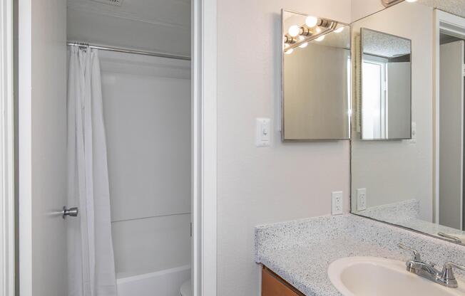 1 bed, 1 bath, 607 sqft, $879