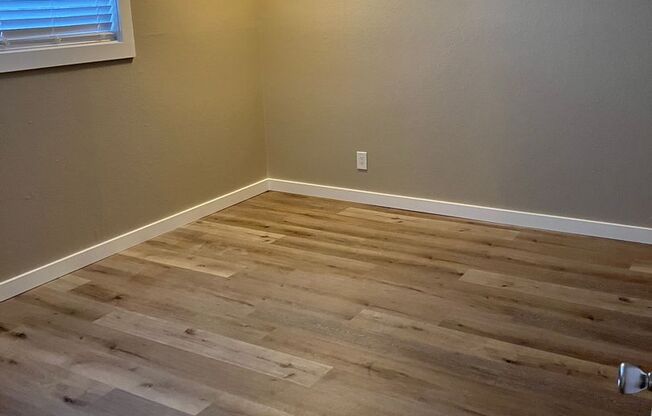 2 beds, 1 bath, 727 sqft, $1,695, Unit 23
