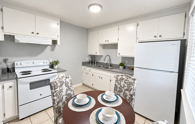 Lone Pine Apartments