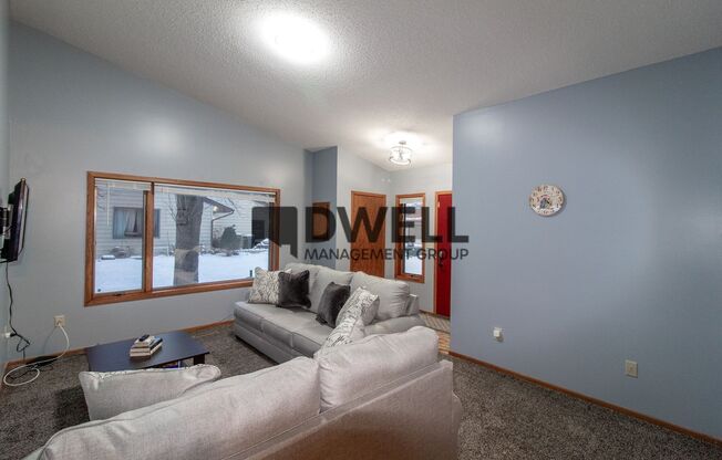 3 beds, 1 bath, $1,600