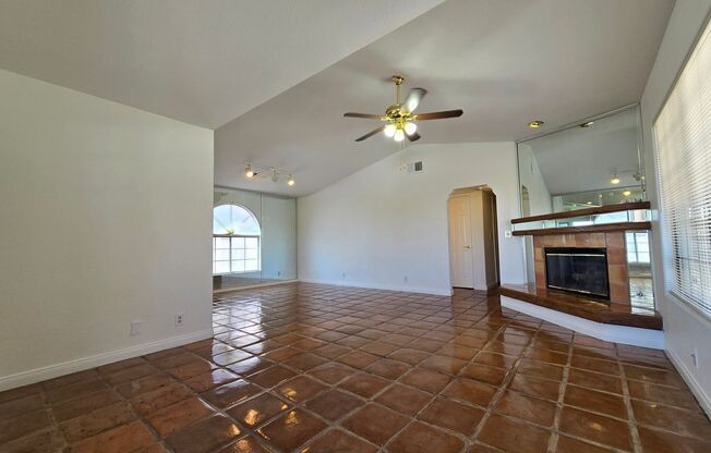A Gorgeous 2 Bedroom, 2 Bathroom Condo Centrally Located.