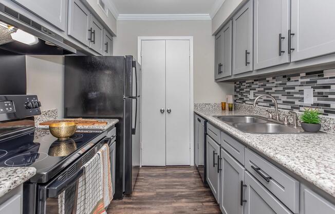 1 bed, 1 bath, 750 sqft, $929