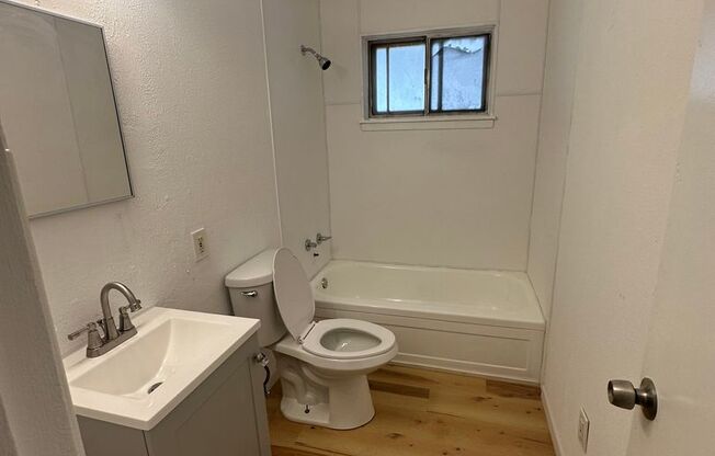 4bd Single Lee/Harvard Area Cash Pay/Section 8