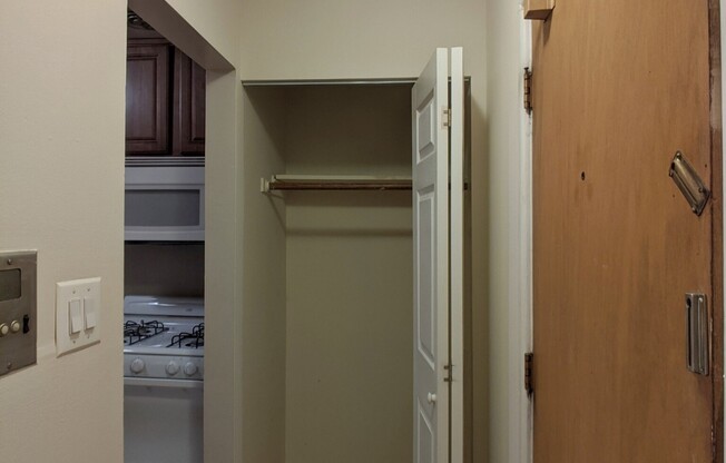 660 W Wrightwood Ave