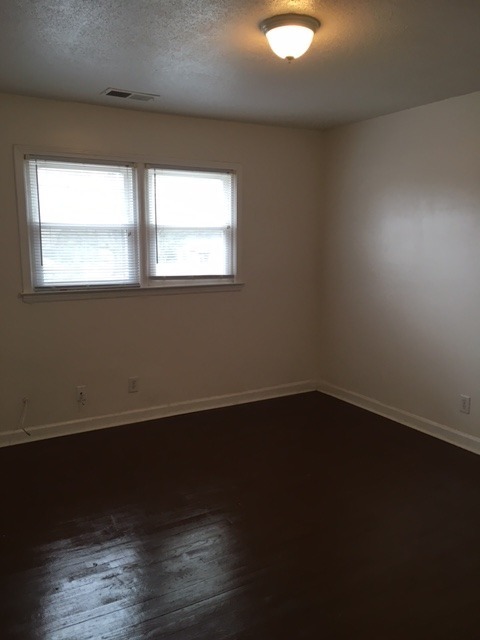 2 beds, 1.5 baths, 644 sqft, $885, Unit Unit 4