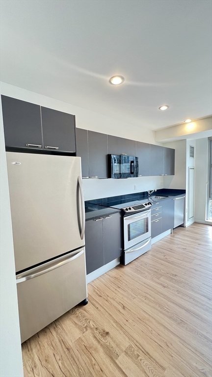 1 bed, 1 bath, 693 sqft, $2,900, Unit 318