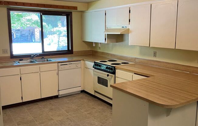 4 Bedroom Home Near OSU with Private Backyard