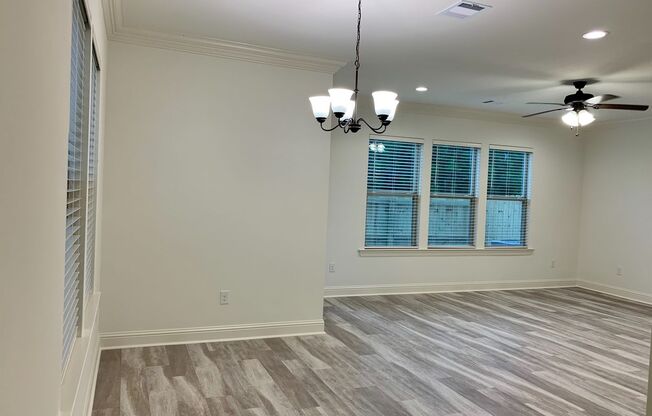 3BD/2.5BA Townhome in Cottages at University Villas - Available late January