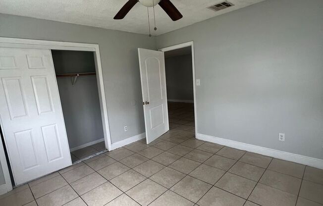 3 beds, 1 bath, 1,050 sqft, $1,500, Unit 4