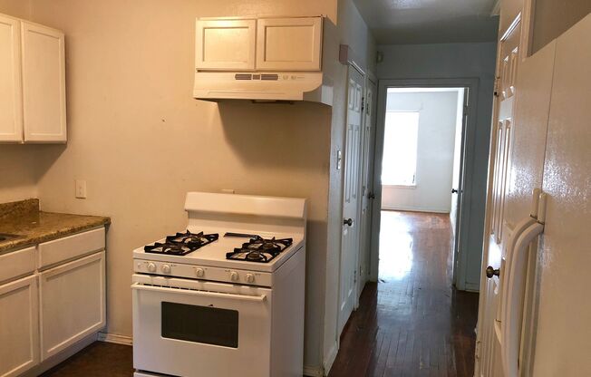 2 beds, 1 bath, $1,050