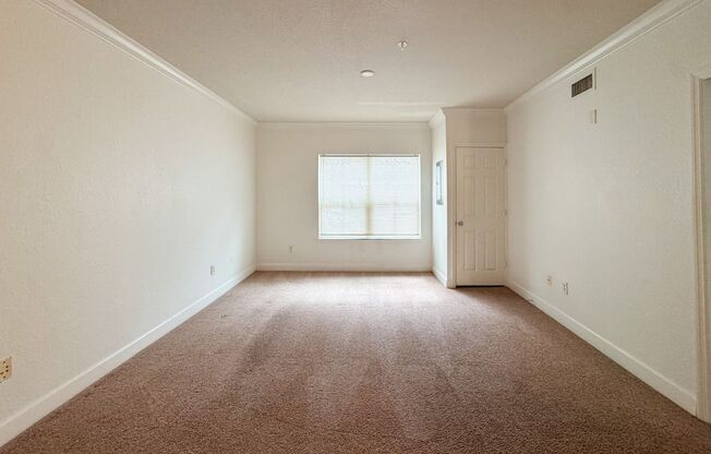 Perfectly priced 1/1 in heart of Downtown Orlando