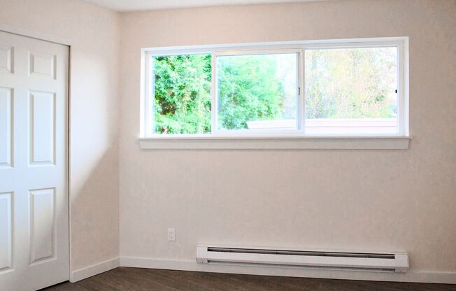 Spacious 3 Bed, 1 Bath Urban Oasis with In-Unit Washer/Dryer – Newly Remodeled with Modern Elegance for Your Perfect City Living! - Sign a Lease by Nov 20 and Get 2 weeks Free Rent!