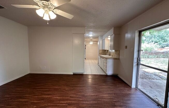 Nice 3 Bedroom, 2 full Bath Home Located in Burleson.