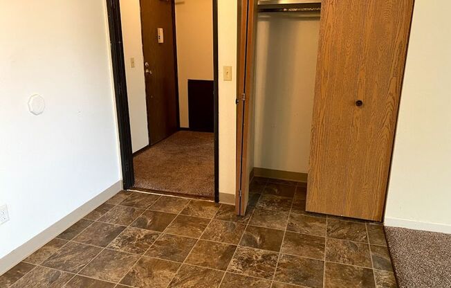 3 beds, 2 baths, 1,035 sqft, $945, Unit 1929-26