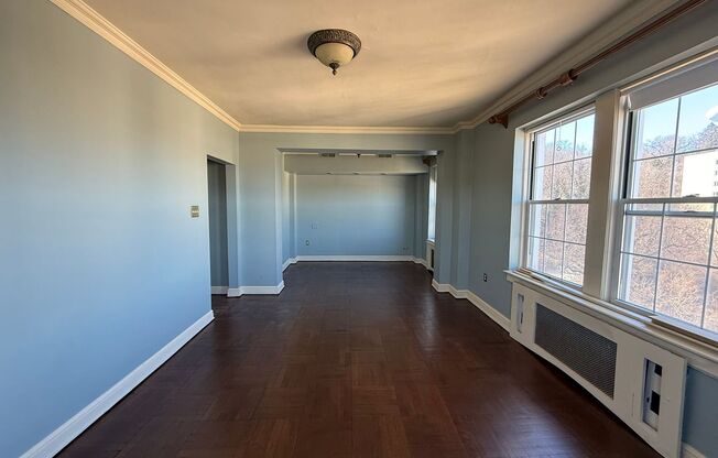3 beds, 2 baths, 1,952 sqft, $3,200, Unit Royal York 916