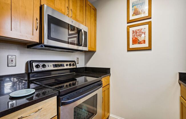 2 beds, 1 bath, $3,100