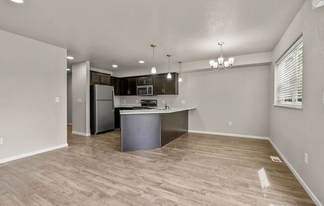 3 beds, 2.5 baths, $1,800, Unit 5739 Summerland Dr