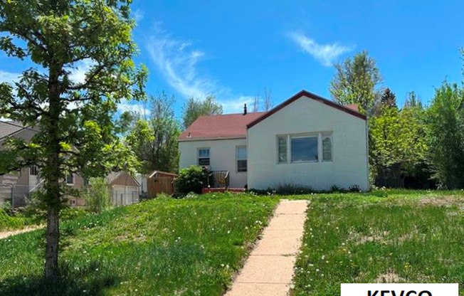Cute Cottage House with Private Courtyard + Walking Distance to CSU!