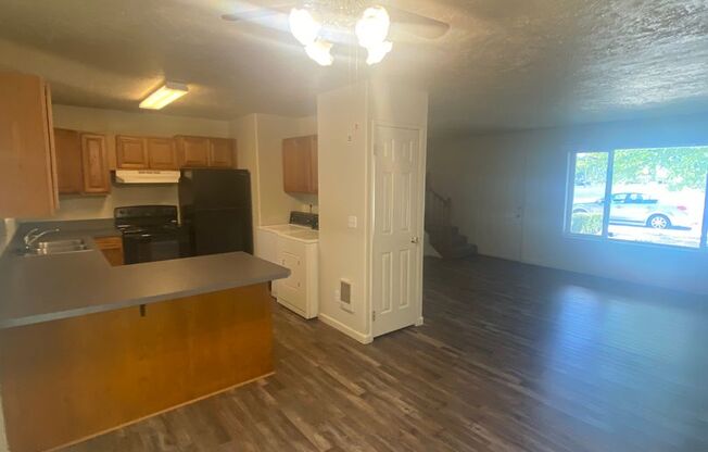 2 beds, 1.5 baths, 1,050 sqft, $1,495