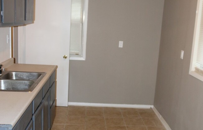 BEAUTIFUL HOME LOCATED CLOSE TO EVERYTHING WITH GARAGE!