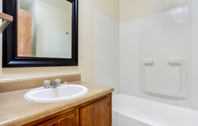 1 bed, 1 bath, 750 sqft, $595, Unit 612