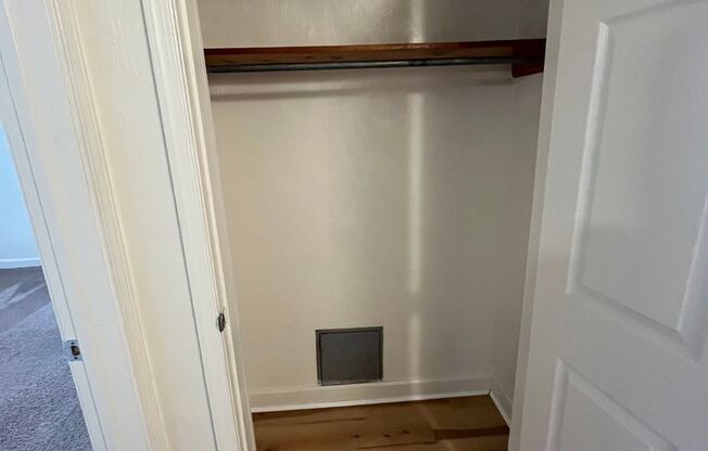 2 beds, 1 bath, 903 sqft, $1,290, Unit I-11