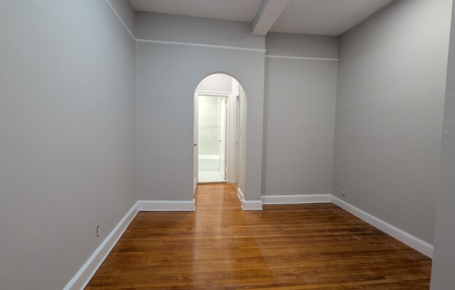 301 E 54 ST