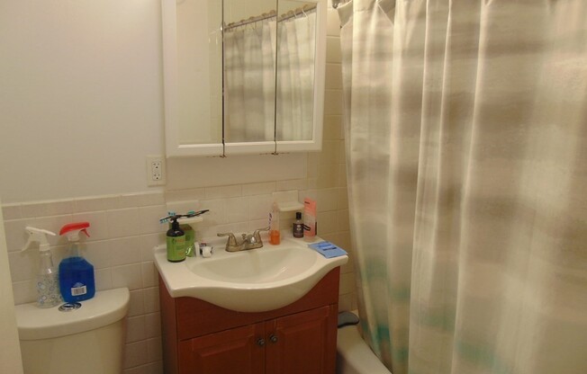 1 bed, 1 bath, 670 sqft, $1,900, Unit 4G