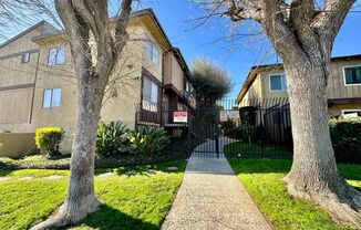 2-bedroom 2 bath Condo in Van Nuys