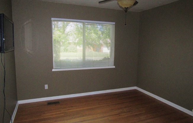 3 beds, 1 bath, $1,349