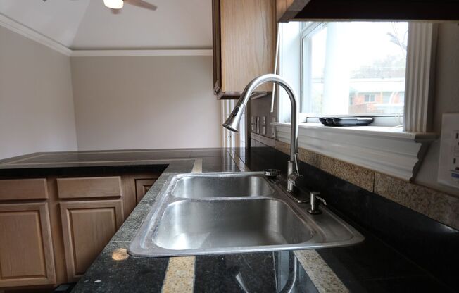 1 bed, 1 bath, $1,795, Unit 2111 St Francis #B