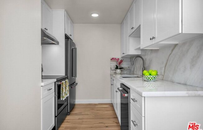 1 bed, 1.5 baths, 929 sqft, $4,100, Unit 909
