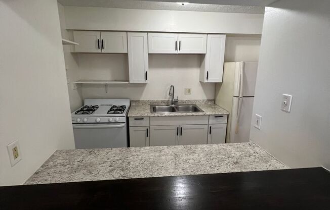 1 bed, 1 bath, 600 sqft, $825, Unit 1476