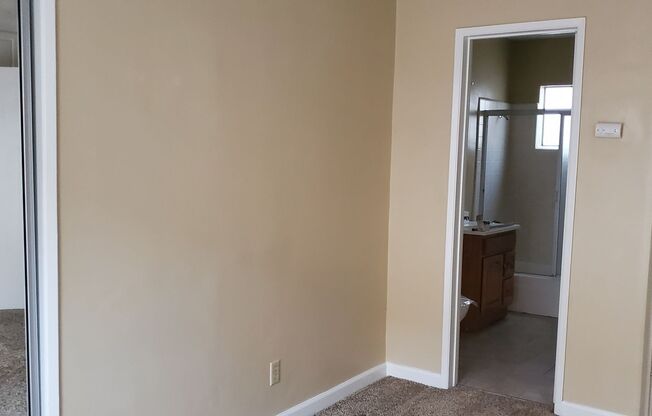 Studio, 1 bath, 366 sqft, $1,325, Unit 04