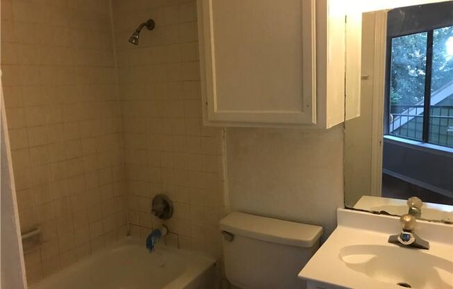 Excellent condo in Walnut with open floor plan!