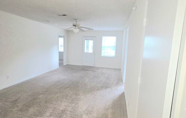 4 bed 4 bath condo at University Oaks with individual room rentals. $250 off your first full month's rent!