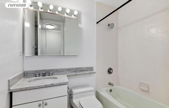 Studio, 1 bath, 482 sqft, $3,200, Unit 2Q