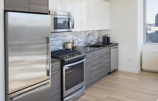 1 bed, 1 bath, $4,651, Unit 25H