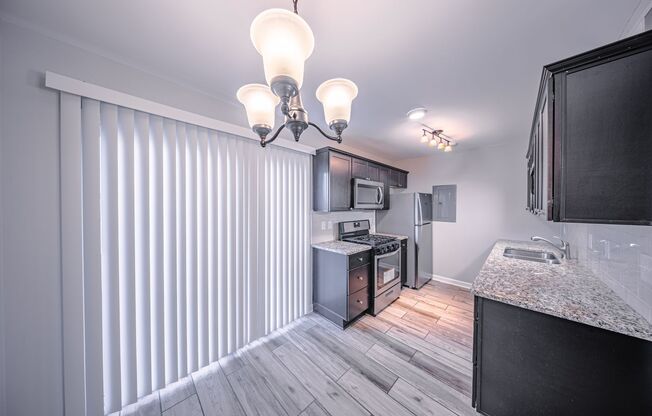 2 beds, 1 bath, 925 sqft, $1,650
