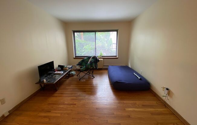 1 bed, 1 bath, $850, Unit 10