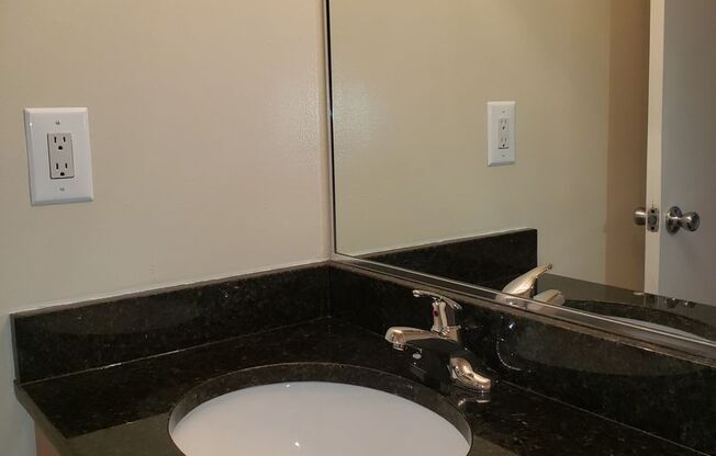 2 beds, 2 baths, 1,000 sqft, $2,250, Unit 14203 #201