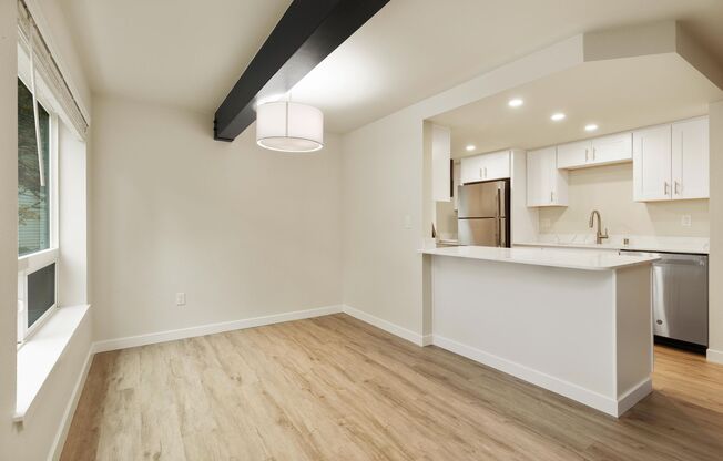 2 beds, 1 bath, 875 sqft, $2,795, Unit 27