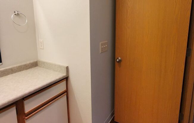 2 beds, 1.5 baths, 896 sqft, $1,495, Unit 660 LaSalle Street #1