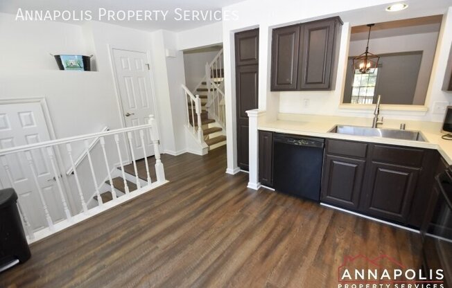 2110 COMMISSARY CIR