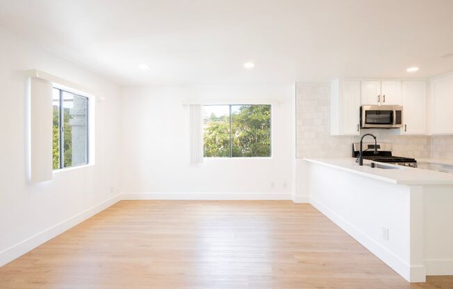 1031 N Orange Grove Ave