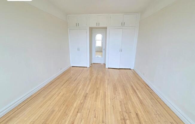 1 bed, 1 bath, $2,700, Unit 51C