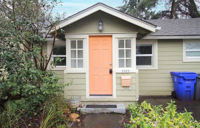 Adorable Portsmouth 3 Bed Cottage with Lush Certified Nature Backyard with Rain Gardens